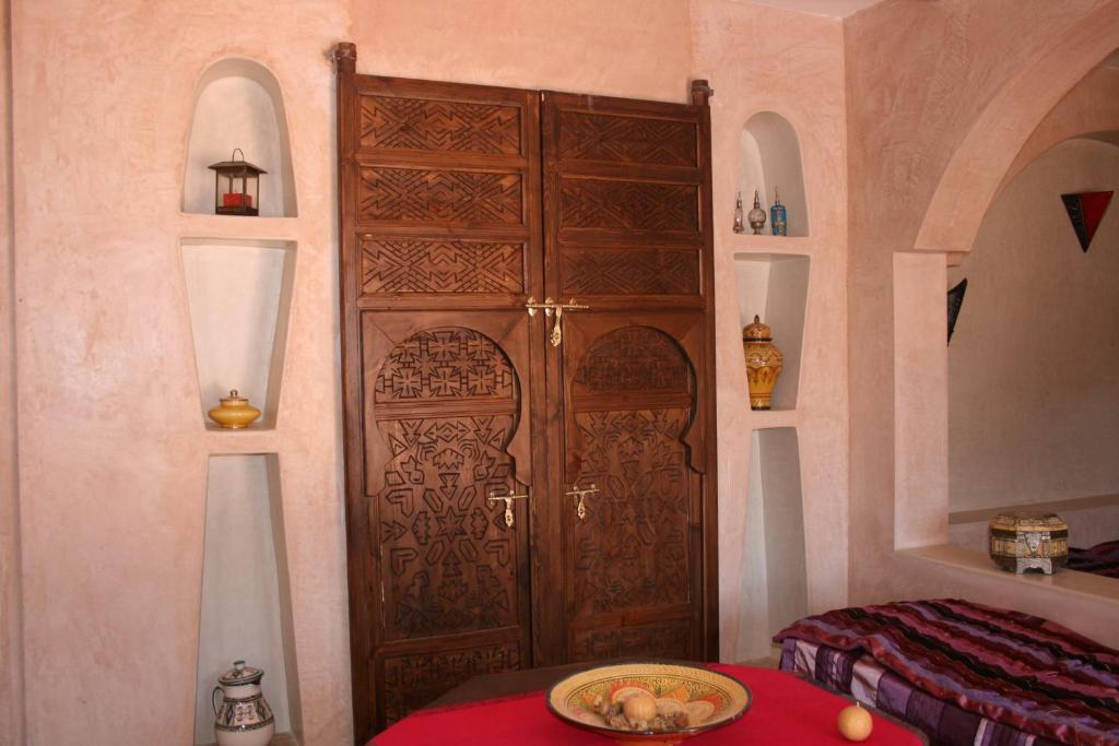 Riad Dar Bergui Уарзазат Экстерьер фото